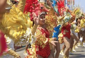 Homenaje a la 'cultura picotera', relacionada con los 'picós', los enormes parlantes usados para amenizar bailes populares en la costa atlántica colombiana.