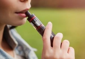 OMS advierte aumento del vapeo entre adolescentes: “Una nueva ola de adicción a la nicotina”