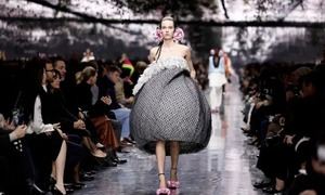 París vibra con subastas y exposiciones en la semana de la alta costura