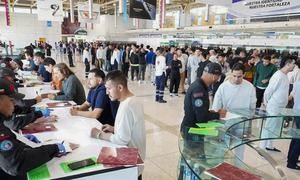 Avión desde Miami sorprende en Maiquetía: 110 venezolanos regresan al país