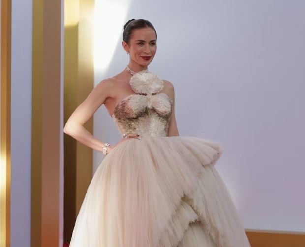 Emily Blunt por Schiaparelli.