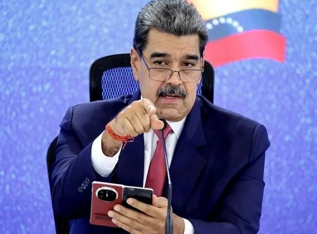 Maduro denuncia amenazas militares de EEUU como problema internacional.