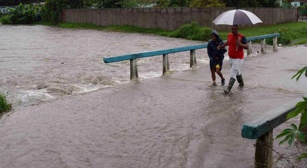 Las autoridades cubanas advirtieron que en las próximas 24 horas se mantendrán las precipitaciones asociadas a la tormenta Imelda, que se está alejando de la isla.