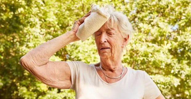Calor extremo: riesgo para medicamentos en personas mayores.