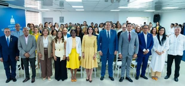 Ministerio de Salud y primera dama impulsan iniciativas para mejorar la atención del cáncer infantil.