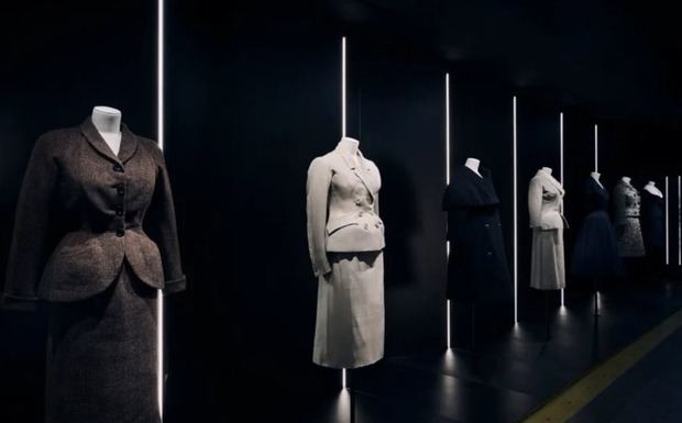 Galería Dior presenta colección inédita de Azzedine Alaïa en París.