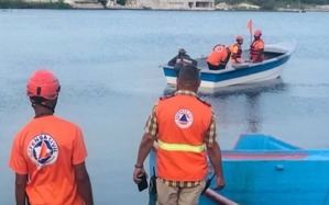 Dominicanos y haitianos rescatados tras naufragio en costas de La Altagracia