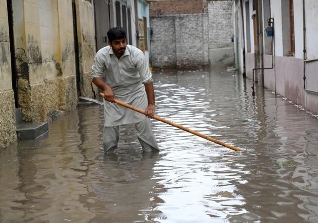 Pakistán supera los 700 muertos por las inundaciones y busca decenas de desaparecidos