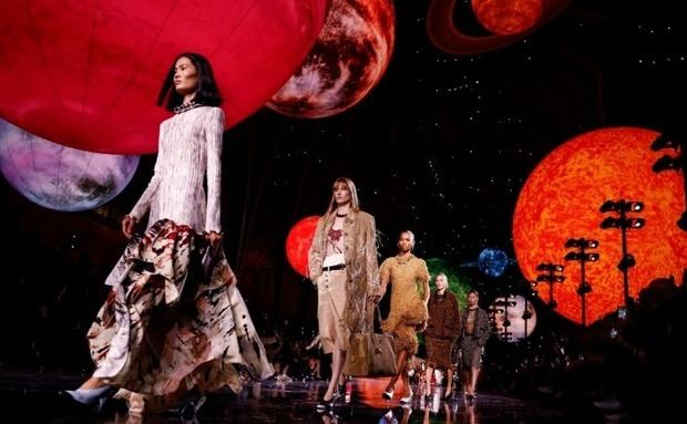 cinco tendencias de moda mujer para el verano de 2026.