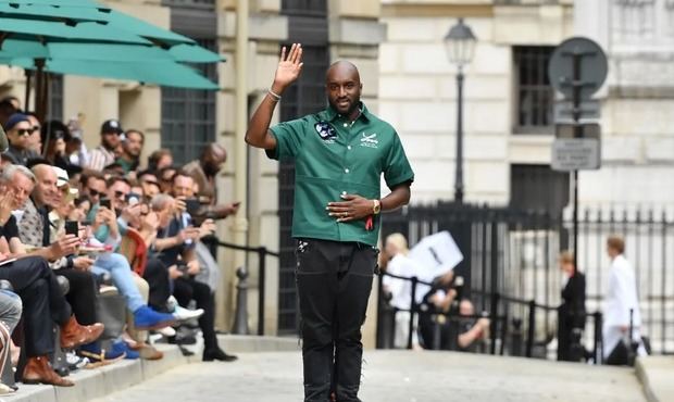 París recuerda al diseñador Virgil Abloh en su semana de la moda.