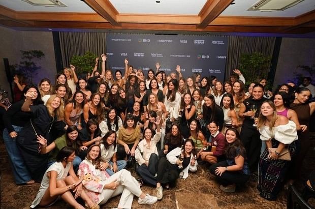 Porsche Center Santo Domingo oficializó su alianza con Pádel Queens como patrocinador oficial.