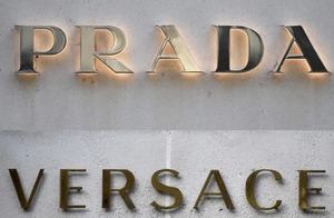 Prada completa la compra de Versace por 1.250 millones de euros