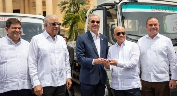 Entrega de 25 vehículos al Instituto de Estabilización de Precios.