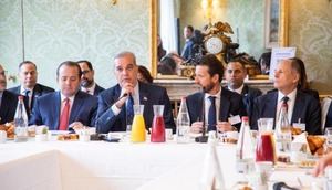 Abinader se reúne con empresarios franceses en París