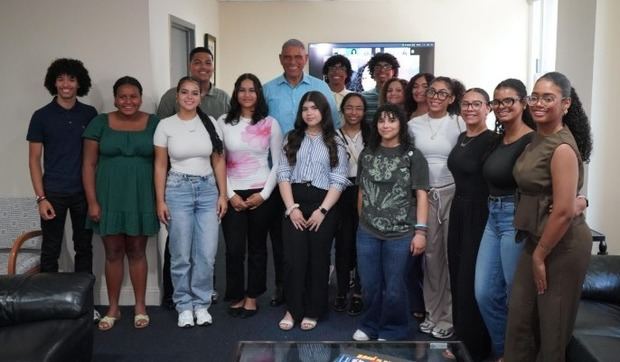 Estudiantes dominicanos destacados son reconocidos en Nueva York