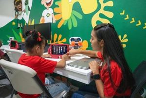 Banco Caribe dona Aula STEM a Acción Callejera en Santiago