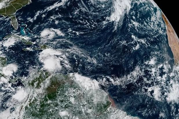 Fotografía satelital cedida donde se muestra el estado del clima en el Atlántico tras la formación de la tormenta tropical Melissa se formó.