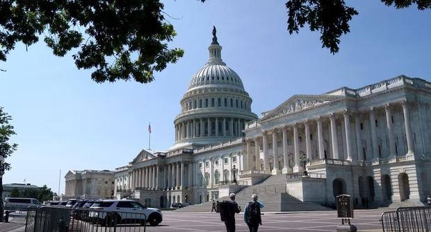 Senadores estadounidenses logran acuerdo bipartidista para reabrir el gobierno federal.