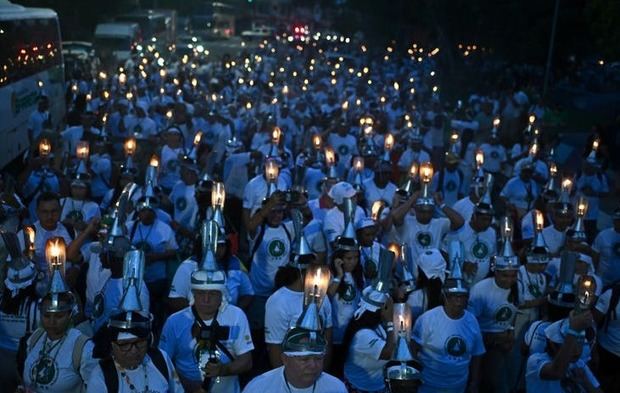 Protestas en la COP30 exigen fin a combustibles fósiles.