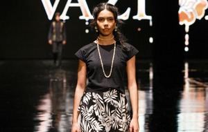 Vestidos de noche celebran la cultura zapoteca