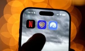 Warner rechaza oferta de Paramount por fusión con Netflix