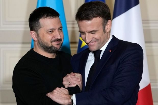 Zelenski y Macron hablan desde París con el enviado especial de EEUU para Ucrania.