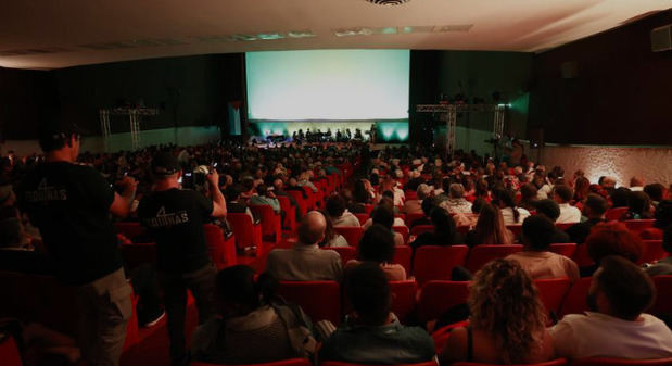 El Festival de Cine de La Habana arranca con música, mensajes para Palestina y homenajes