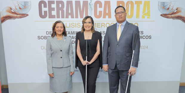 Jaqueline DeLima Baril, embajadora de Canadá; Francina Hungría, representante de la Fundación Francina; José Beltrán, presidente de la Fundación Francina.