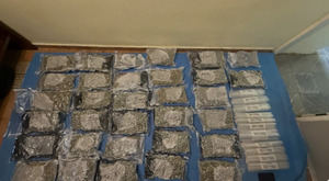 Detenida canadiense en aeropuerto con 23 paquetes de marihuana en su equipaje