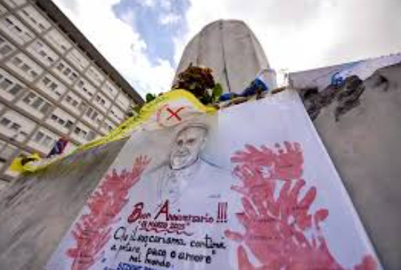 Papa Francisco cumple 28 días ingresado.