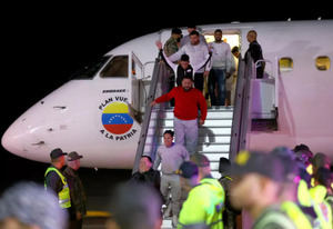 Avión estadounidense aterriza en Venezuela con 175 migrantes deportados