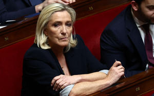 Le Pen se aferra a sus opciones y para el reloj de la sucesión