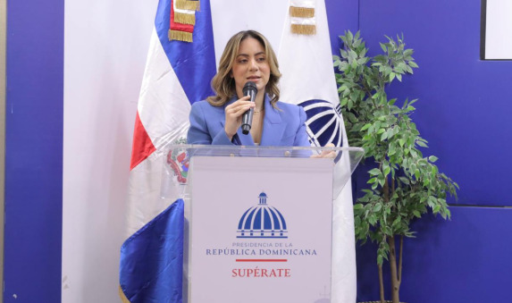 Gloria Reyes.
