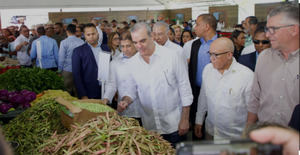 Presidente Abinader dice extenderá mercado de productores del Inespre por todas las grandes poblaciones
