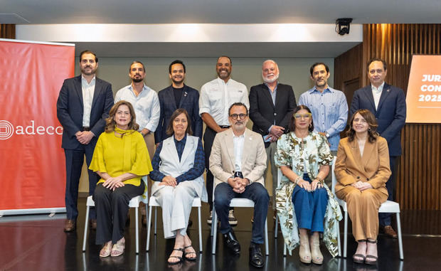 Juramentación de la nueva directiva de ADECC.