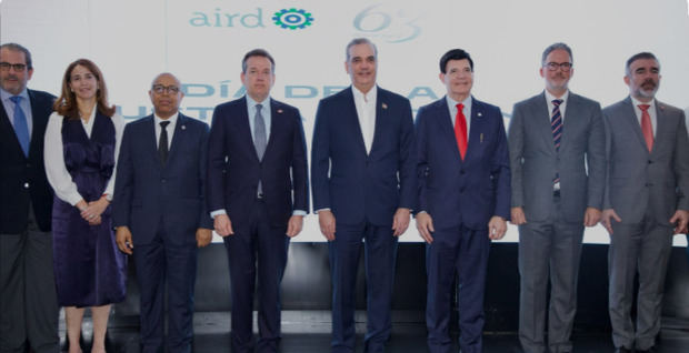  Abinader afirma RD se encuentra en posición adecuada tras anuncio de Estados Unidos de aumentar un 10 % los aranceles.