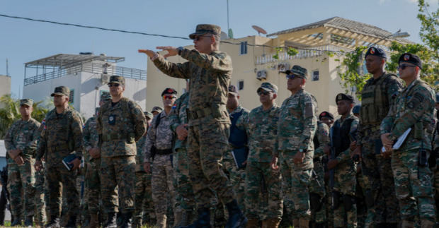 Ministro de Defensa visita Friusa y Mata Mosquito para supervisar operaciones de seguridad y control migratorio.