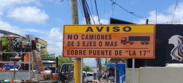 Prohíben la circulación de vehículos pesados por el Puente Francisco del Rosario Sánchez (Puente de la 17).