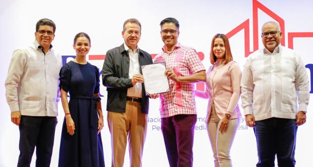 Promipyme entrega RD 215 millones en créditos a microempresarios de Santo Domingo Este.