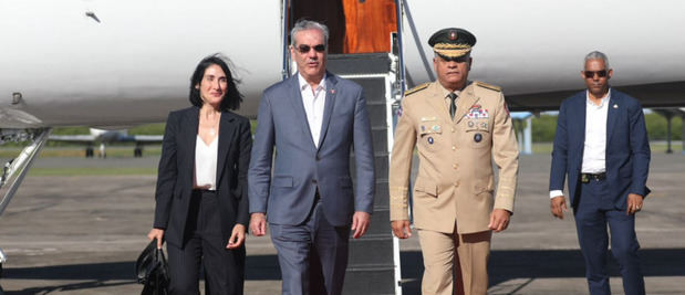 Presidente Abinader retorna al país luego de participar en actos funerales del papa Francisco.