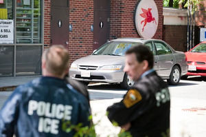 La DEA detiene a más de 100 inmigrantes en un "night club" de Colorado