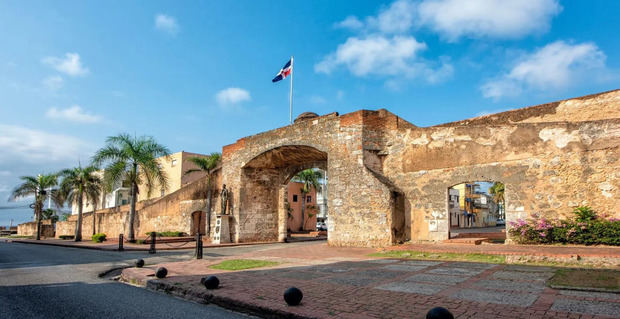 La puerta de la misericordia en la Ciudad Colonial.