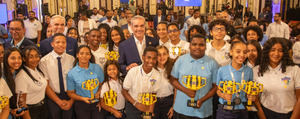 Presidente Abinader celebra logros de estudiantes dominicanos en competencias STEM y arte