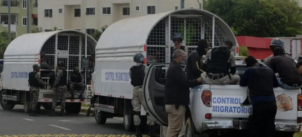 Migración arresta 1,030 haitianos indocumentados y deporta a otros 400.