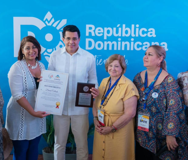 Fipetur y Adompretur reconocen a ministro Collado por su compromiso con el sector.