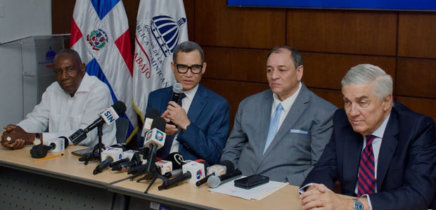 Gobierno anuncia aumento salarial de un 30 % y un 25 % al sector turístico nacional; impactará a más de 250,000 trabajadores.