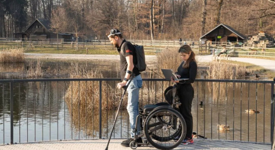 Un paciente parapléjico vuelve a andar gracias a la neuroestimulación de la médula.