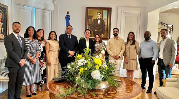 Embajada Dominicana en España celebra encuentro de autores dominicanos durante la 84.ª Feria del Libro de Madrid 2025.