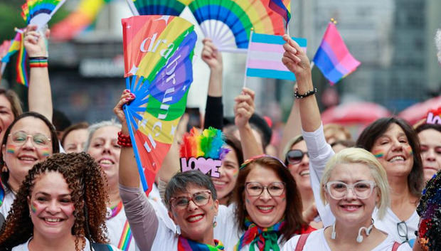 Miles celebran el orgullo en Brasil a pura fiesta y “abrazando el pasado de lucha”.
