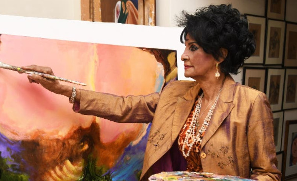 Elsa Núñez, maestra del abstraccionismo que honra 
la naturaleza y la mujer.